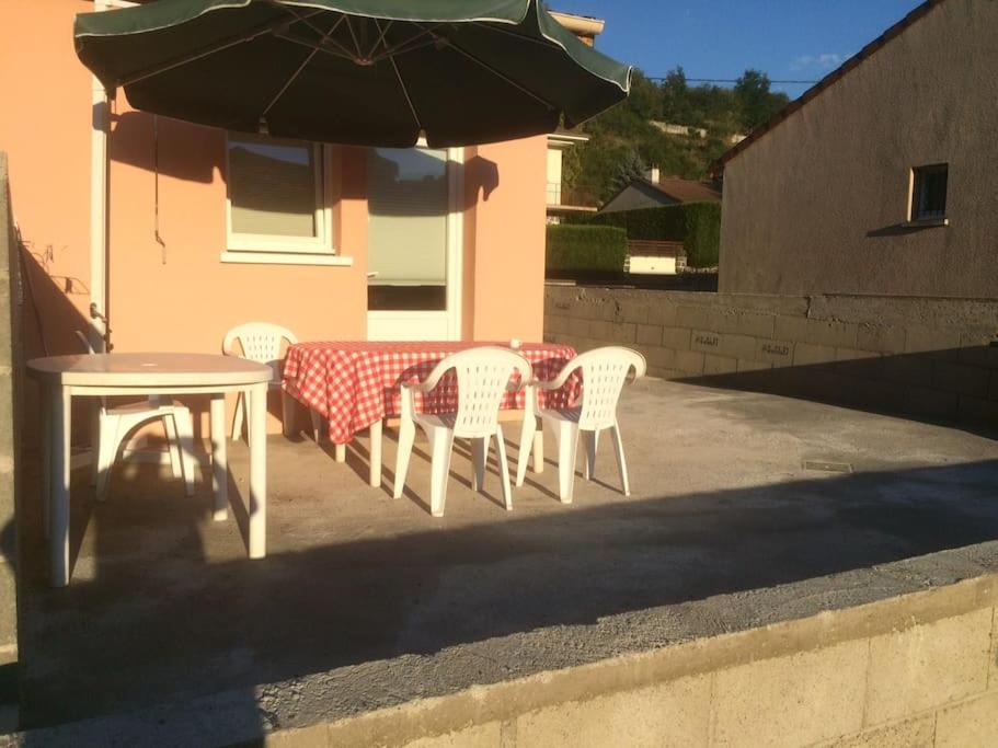 شقة Le Coin Tranquille Au Pied Du Puy De Dome بونجيبو المظهر الخارجي الصورة